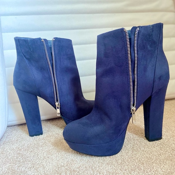 Sole Society, man-made suede, deep blue, high heeled boots in size 8 - Picture 4 of 6